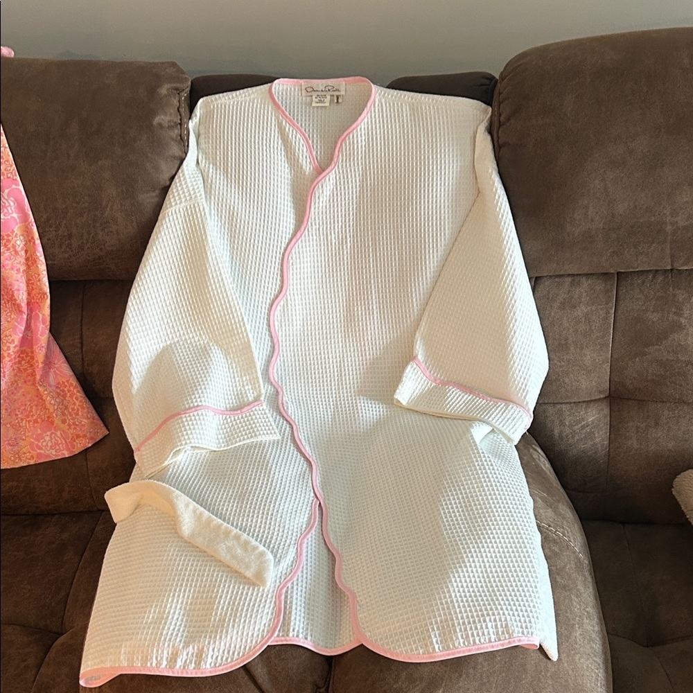 Vintage Oscar de la Renta rob with Pink Trim